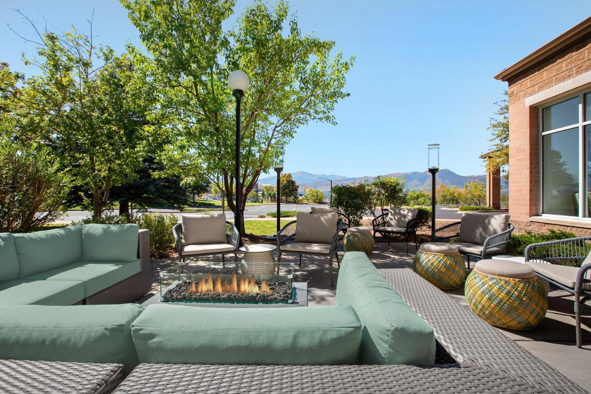 Hilton Garden Inn Colorado Springs North Exterior photo