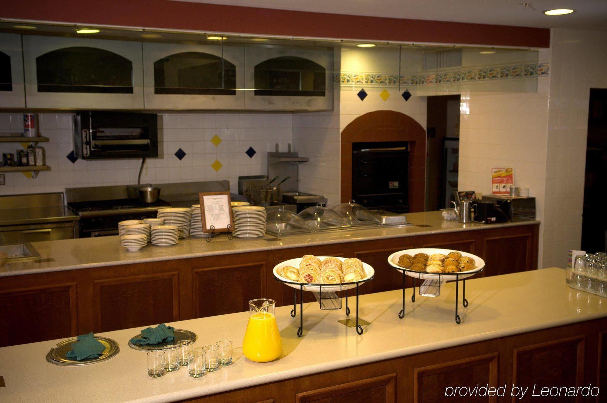 Hilton Garden Inn Colorado Springs North Restaurant photo